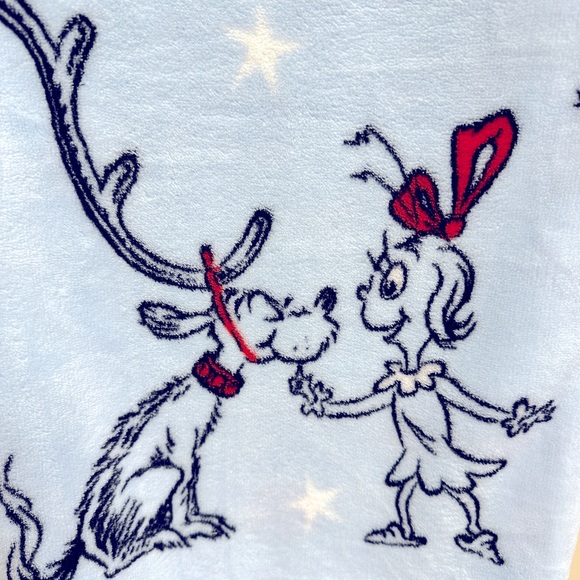 NEW The Grinch Blue Christmas Blanket - Picture 2 of 2
